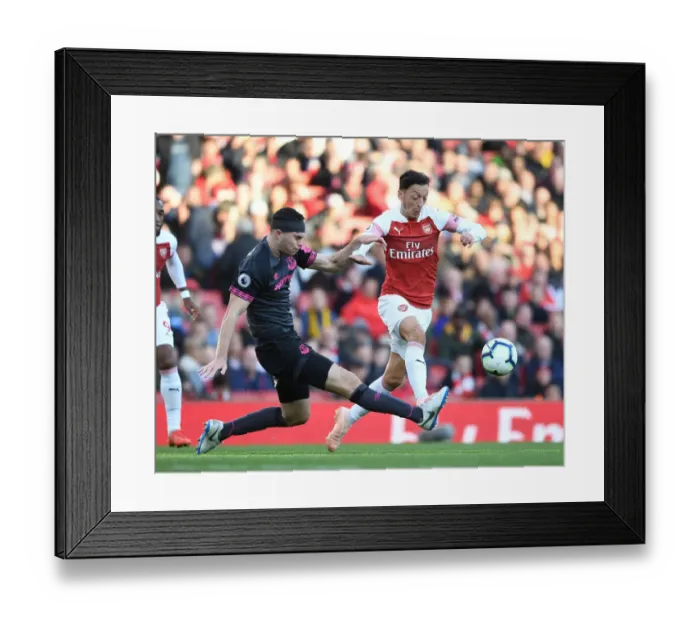 Framed Print : Mesut Ozil vs Michael Keane: Clash at the Emirates - Arsenal v Everton, Premier League 2018-19 Framed Print : Mesut Ozil vs Michael Keane: Clash at the Emirates - Arsenal v Everton, Premier League 2018-19