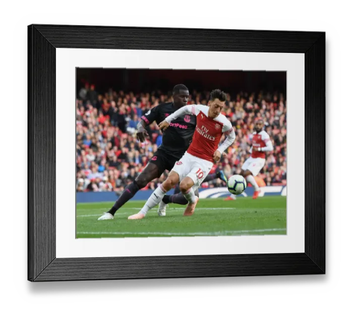 Framed Print : Mesut Ozil vs. Kurt Zouma: Clash at Emirates Stadium - Arsenal v Everton, Premier League 2018-19 Framed Print : Mesut Ozil vs. Kurt Zouma: Clash at Emirates Stadium - Arsenal v Everton, Premier League 2018-19