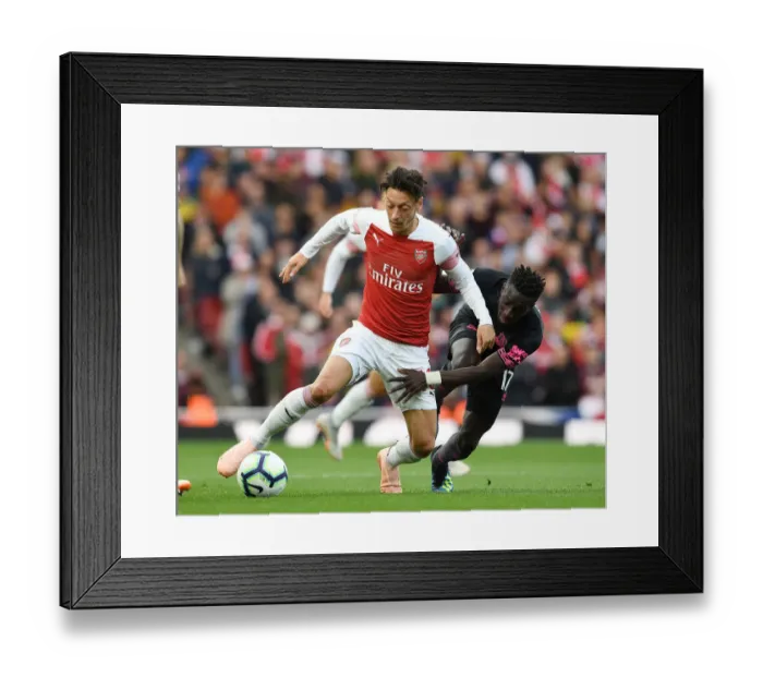 Framed Print : Mesut Ozil Outmaneuvers Idrissa Gueye in Arsenal's Premier League Clash Framed Print : Mesut Ozil Outmaneuvers Idrissa Gueye in Arsenal's Premier League Clash