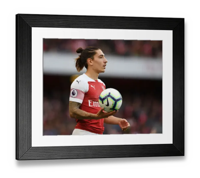 Framed Print : Hector Bellerin: In Action for Arsenal Against Everton, Premier League 2018-19 Framed Print : Hector Bellerin: In Action for Arsenal Against Everton, Premier League 2018-19