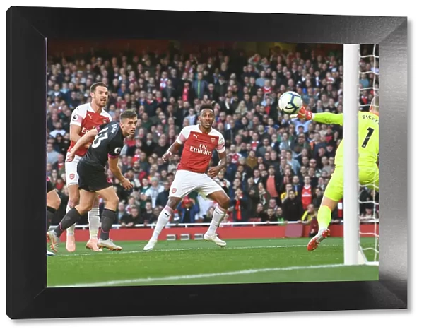 Aubameyang Scores Stunning Goal Past Pickford in Arsenal's Victory over Everton (2018-19)