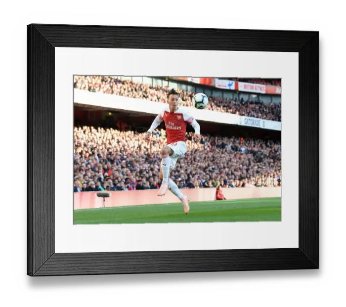 Framed Print : Mesut Ozil in Action: Arsenal vs Everton, Premier League 2018-19 Framed Print : Mesut Ozil in Action: Arsenal vs Everton, Premier League 2018-19