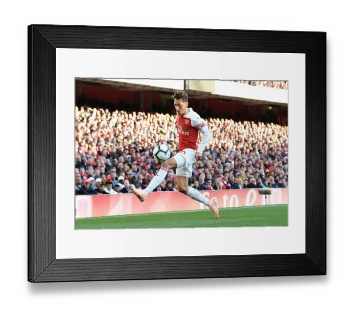 Framed Print : Mesut Ozil in Action: Arsenal vs Everton, Premier League 2018-19 Framed Print : Mesut Ozil in Action: Arsenal vs Everton, Premier League 2018-19
