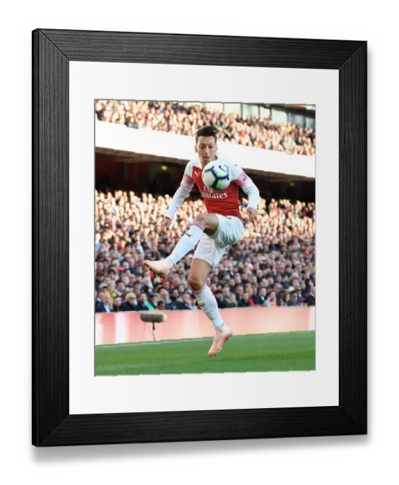 Framed Print : Mesut Ozil in Action: Arsenal vs Everton, Premier League 2018-19 Framed Print : Mesut Ozil in Action: Arsenal vs Everton, Premier League 2018-19