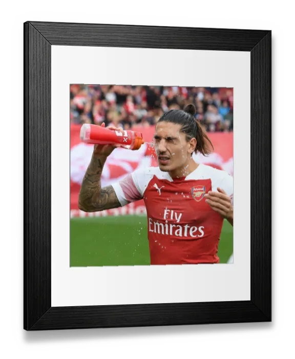 Framed Print : Hector Bellerin: Arsenal's Focused Defender Ahead of Arsenal v Everton Clash Framed Print : Hector Bellerin: Arsenal's Focused Defender Ahead of Arsenal v Everton Clash