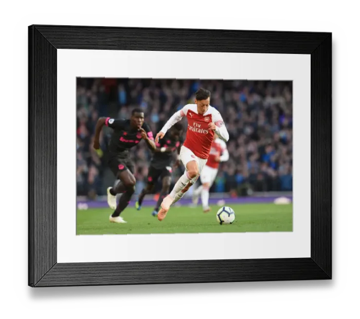 Framed Print : Mesut Ozil in Action: Arsenal vs. Everton, Premier League 2018-19 Framed Print : Mesut Ozil in Action: Arsenal vs. Everton, Premier League 2018-19