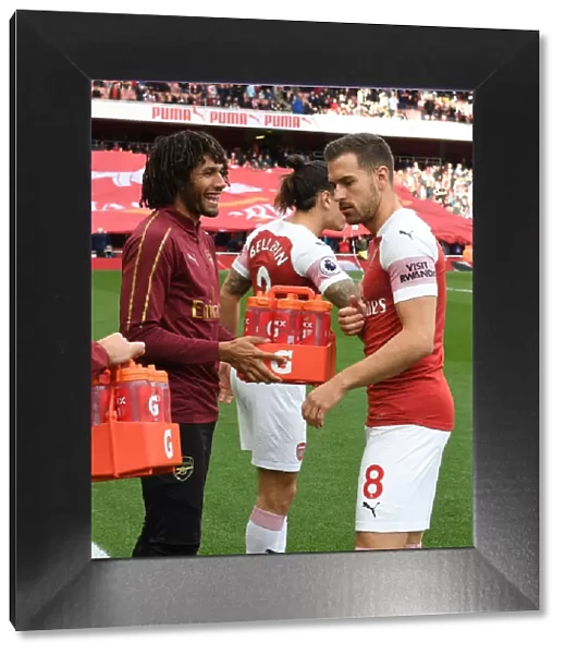 Arsenal: Mohamed Elneny Sharing Water with Aaron Ramsey Before Arsenal v Everton Match, 2018-19