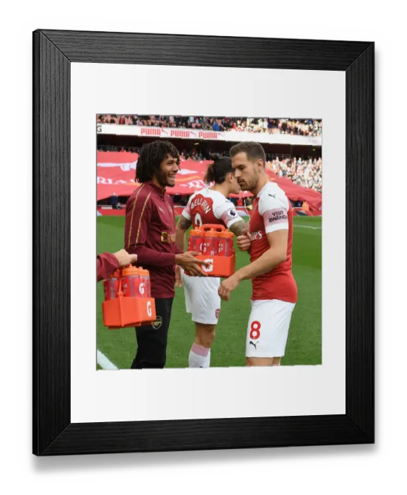 Framed Print : Arsenal: Mohamed Elneny Sharing Water with Aaron Ramsey Before Arsenal v Everton Match, 2018-19
