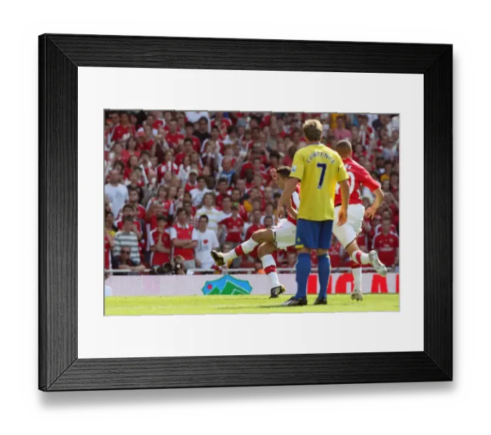 Framed Print : Robin van Persie Scores Arsenal's Second Goal from the Penalty Spot: Arsenal 4-1 Stoke City, Barclays Premier League, Emirates Stadium (2009) Framed Print : Robin van Persie Scores Arsenal's Second Goal from the Penalty Spot: Arsenal 4-1 Stoke City, Barclays Premier League, Emirates Stadium (2009)