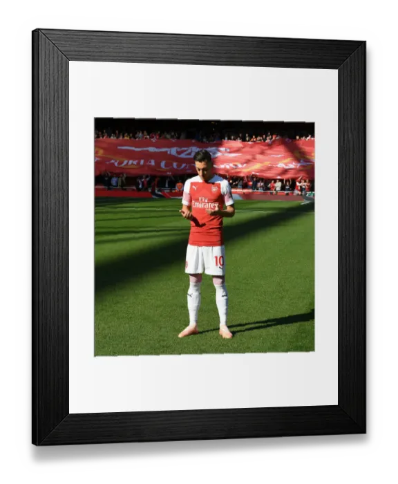 Framed Print : Mesut Ozil: Arsenal FC vs. Watford FC, Premier League 2018-19 Framed Print : Mesut Ozil: Arsenal FC vs. Watford FC, Premier League 2018-19