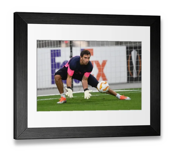 Framed Print : Emiliano Martinez Prepares for Arsenal's Europa League Clash against Qarabag (October 2018) Framed Print : Emiliano Martinez Prepares for Arsenal's Europa League Clash against Qarabag (October 2018)