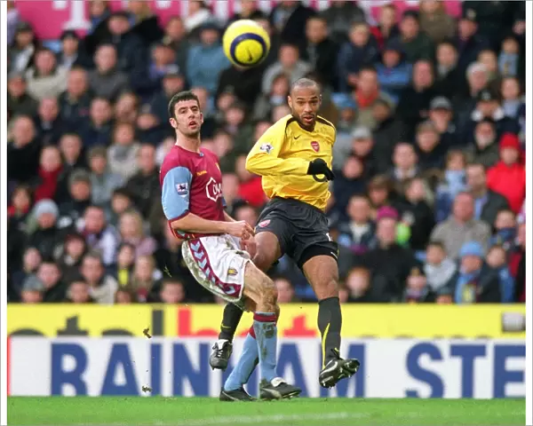 Thierry Henry vs Mark Delaney: Stalemate at Villa Park, Arsenal vs Aston Villa, FA Premiership, 31 / 12 / 05