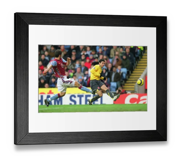 Framed Print : Jose Reyes (Arsenal) Liam Ridgewell (Aston Villa). Aston Villa 0: 0 Arsenal Framed Print : Jose Reyes (Arsenal) Liam Ridgewell (Aston Villa). Aston Villa 0: 0 Arsenal