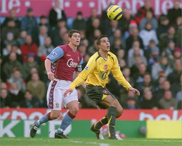 Robin van Persie (Arsenal) Gareth Barry (Villa). Aston Villa 0: 0 Arsenal
