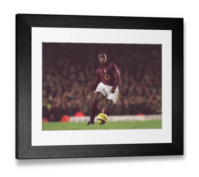 Framed Print : Sol Campbell (Arsenal). Arsenal 0: 0 Manchester United. FA Premiership Framed Print : Sol Campbell (Arsenal). Arsenal 0: 0 Manchester United. FA Premiership