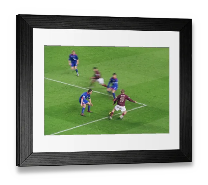 Framed Print : Jose Reyes (Arsenal) Gary Neville (Man Utd). Arsenal 0: 0 Manchester United