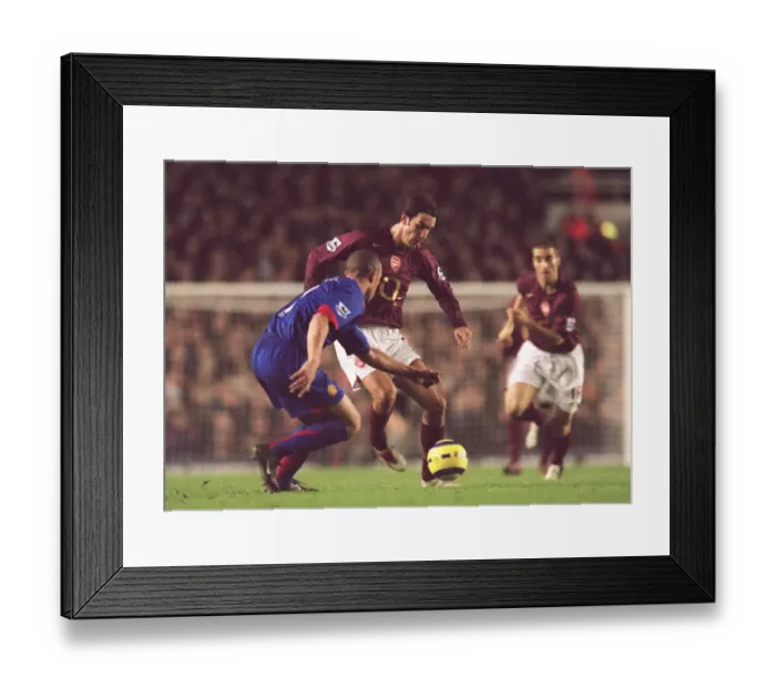 Framed Print : Arsenal vs Manchester United 0-0: Pires vs Silvestre Rivalry at Highbury, 2006 Framed Print : Arsenal vs Manchester United 0-0: Pires vs Silvestre Rivalry at Highbury, 2006