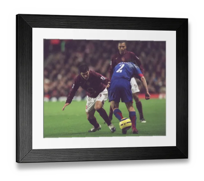 Framed Print : The Unforgettable Clash: Jose Reyes vs. Gary Neville at Highbury - Arsenal vs. Manchester United, 0-0, FA Premiership, 2006