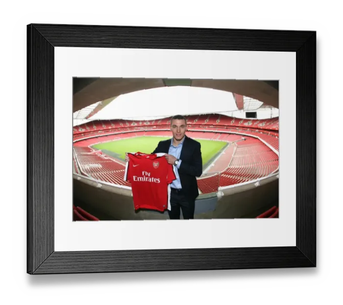 Framed Print : Thomas Vermaelen Joins Arsenal at Emirates Stadium (June 2009)