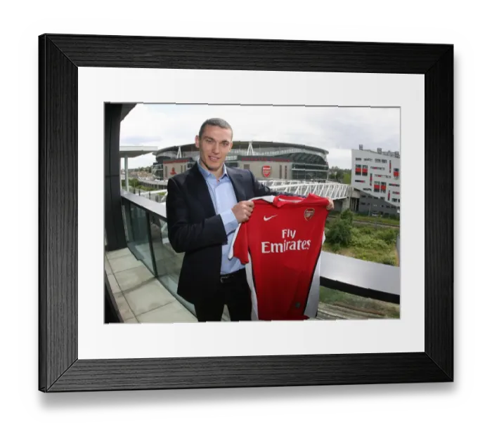 Framed Print : Thomas Vermaelen Joins Arsenal at Emirates Stadium (June 2009) Framed Print : Thomas Vermaelen Joins Arsenal at Emirates Stadium (June 2009)