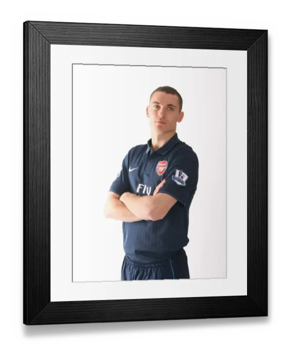 Framed Print : New Signing Thomas Vermaelen at Emirates Stadium, 2009 Framed Print : New Signing Thomas Vermaelen at Emirates Stadium, 2009