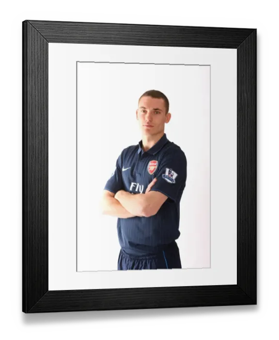 Framed Print : New Arrival: Thomas Vermaelen at Emirates Stadium (June 2009) Framed Print : New Arrival: Thomas Vermaelen at Emirates Stadium (June 2009)