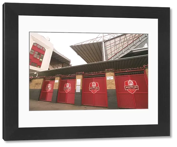 Final Salute Crests. Arsenal Stadium, Highbury, London, 22  /  11  /  05