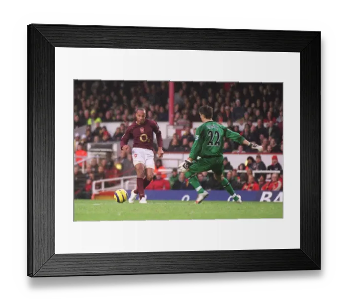 Framed Print : Thierry Henry's Brace: Arsenal's Dominant 7-0 Victory over Middlesbrough, FA Premiership, 2006