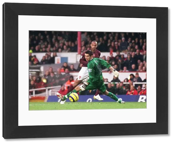 Thierry Henry scores his 2nd goal Arsenals 3rd past Brad Jones (Middlesbrough)