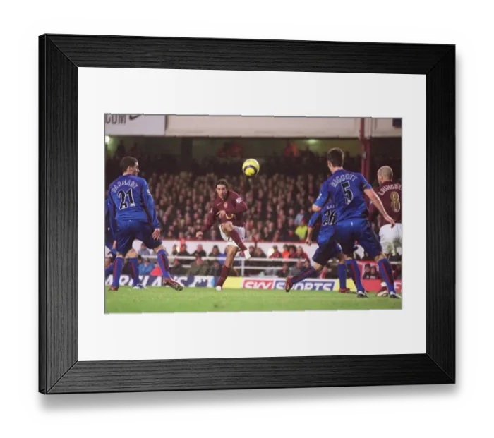 Framed Print : Robert Pires scores Arsenals 4th goal past Chris Riggott (Middlesbrough) Framed Print : Robert Pires scores Arsenals 4th goal past Chris Riggott (Middlesbrough)