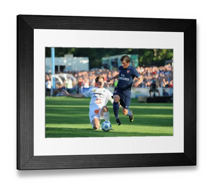 Framed Print : Andrey Arshavin (Arsenal) Roman Flandorfer (SC Columbia)