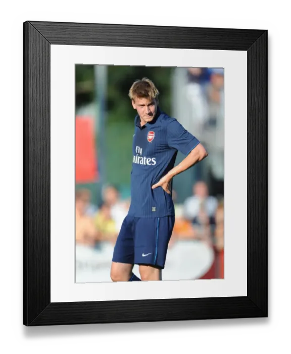 Framed Print : Nicklas Bendtner (Arsenal) Roman Flandorfer (SC Columbia)