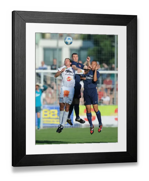 Framed Print : Thomas Vermaelen and Mickael Silvestre Framed Print : Thomas Vermaelen and Mickael Silvestre
