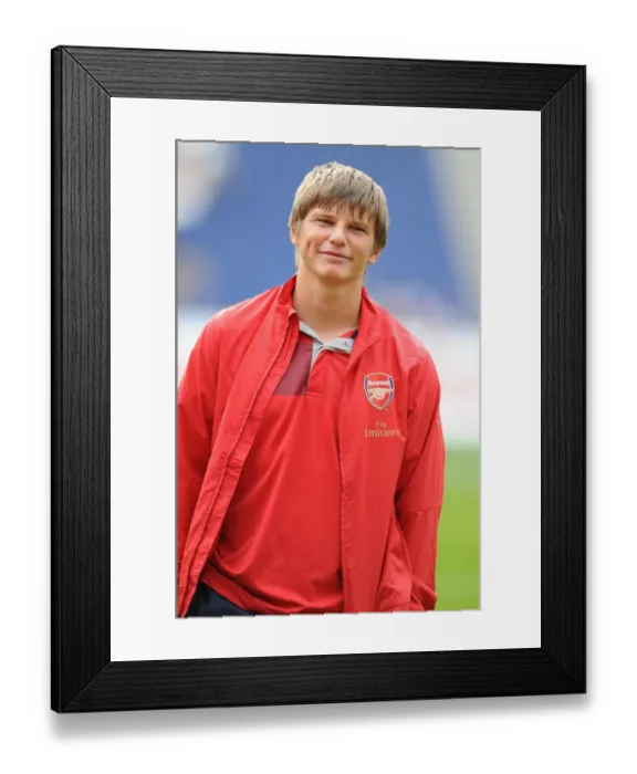 Framed Print : Arsenal at Hannover 96: 2009-10 Season Match Framed Print : Arsenal at Hannover 96: 2009-10 Season Match