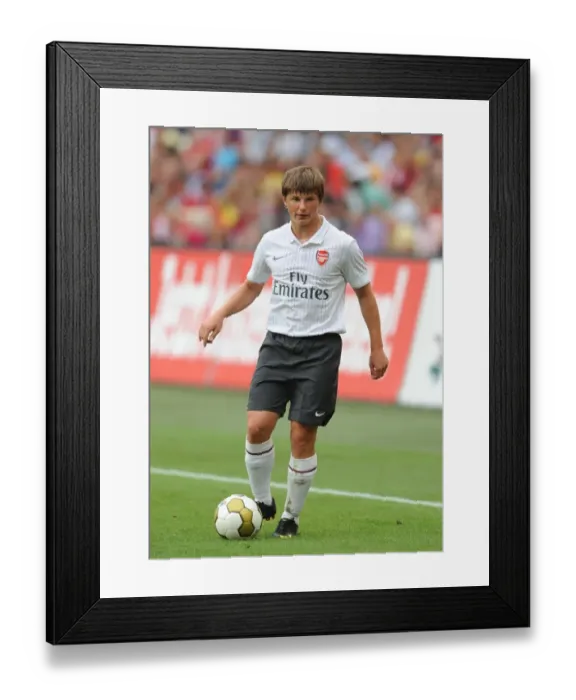 Framed Print : Arsenal vs. Hannover 96: 2009-10 Season Match