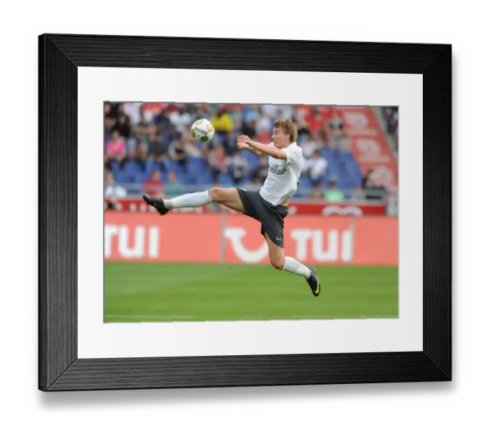 Framed Print : Hannover 96 vs. Arsenal: 2009-10 Season Match Framed Print : Hannover 96 vs. Arsenal: 2009-10 Season Match
