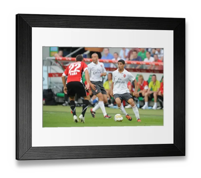 Framed Print : Arsenal vs. Hannover 96: 2009-10 Season Match