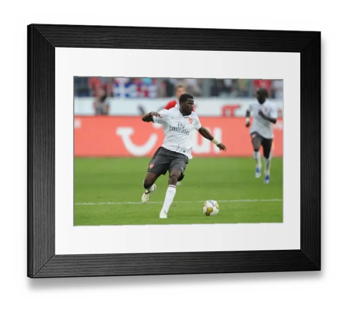Framed Print : Arsenal at Hannover 96: 2009-10 Season Match Framed Print : Arsenal at Hannover 96: 2009-10 Season Match