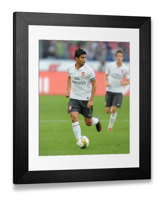 Framed Print : Arsenal vs. Hannover 96: 2009-10 Season Match