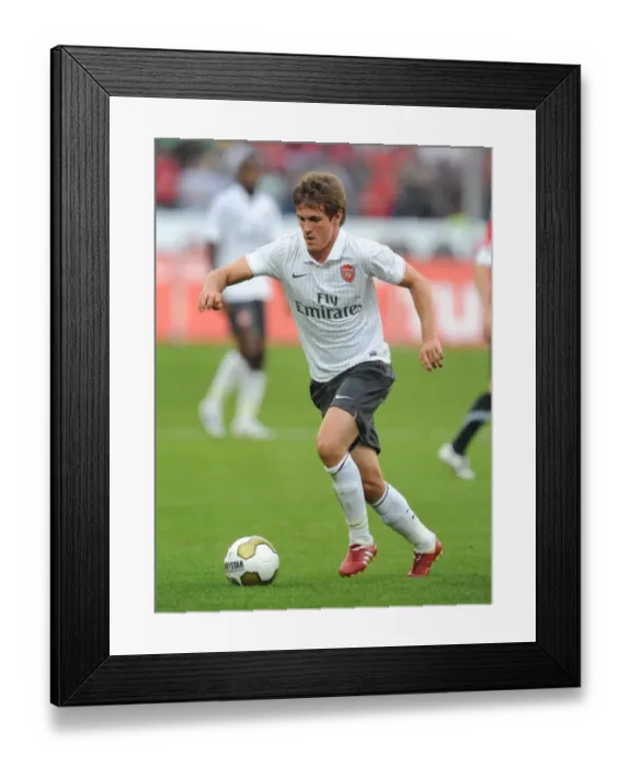 Framed Print : Arsenal at Hannover 96: 2009-10 Season Match
