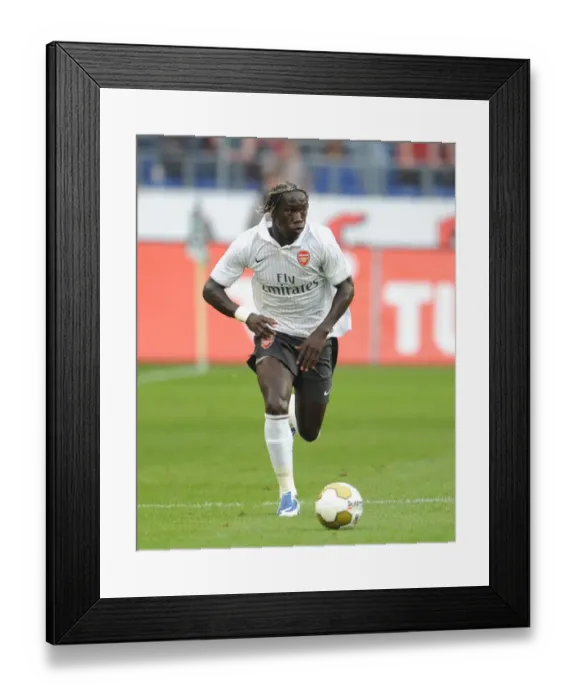 Framed Print : Arsenal vs. Hannover 96: 2009-10 Season Match