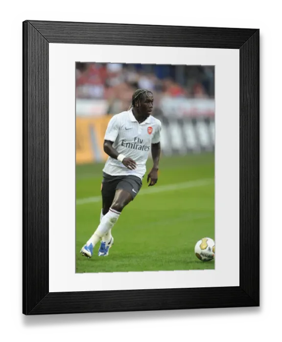 Framed Print : Arsenal at Hannover 96: 2009-10 Season Match
