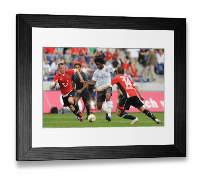 Framed Print : Arsenal at Hannover 96: 2009-10 Season Match Framed Print : Arsenal at Hannover 96: 2009-10 Season Match
