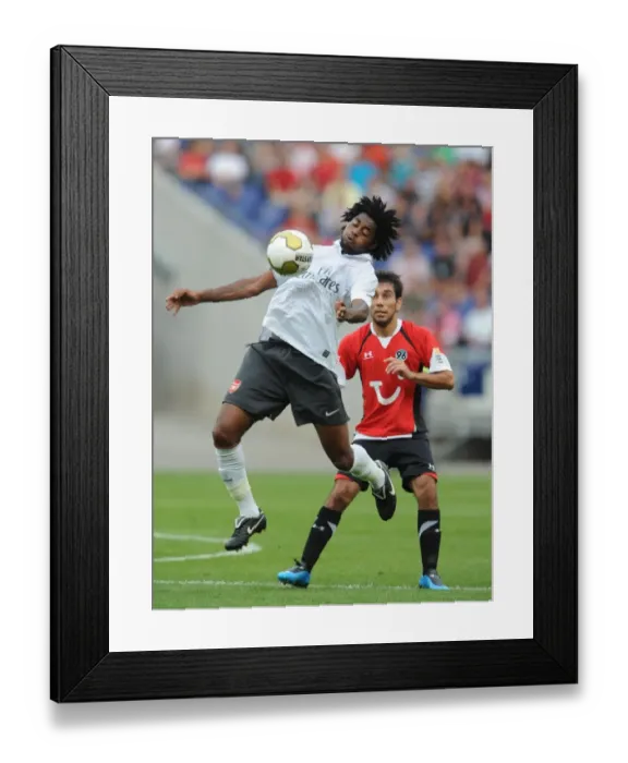 Framed Print : Arsenal vs. Hannover 96: 2009-10 Season Match