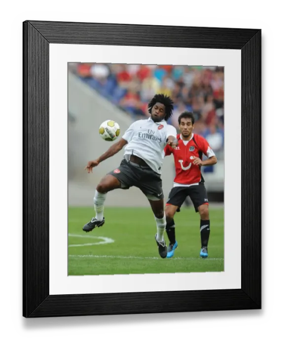 Framed Print : Arsenal vs. Hannover 96: 2009-10 Season Match Framed Print : Arsenal vs. Hannover 96: 2009-10 Season Match