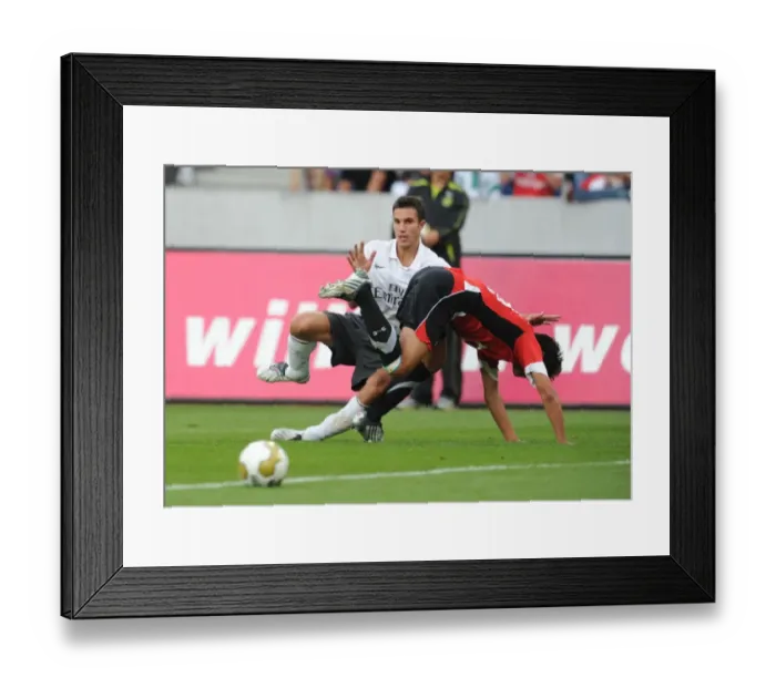 Framed Print : Arsenal at Hannover 96: 2009-10 Season Match