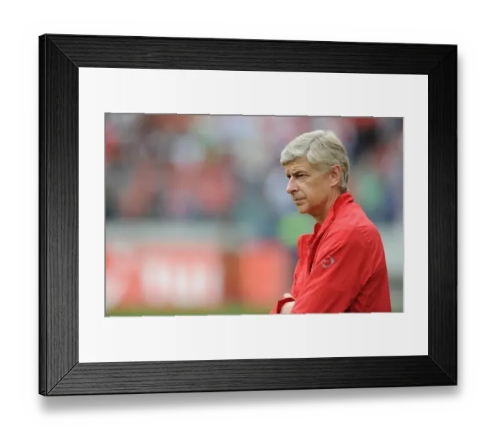 Framed Print : Arsenal at Hannover 96: 2009-10 Season Match Framed Print : Arsenal at Hannover 96: 2009-10 Season Match