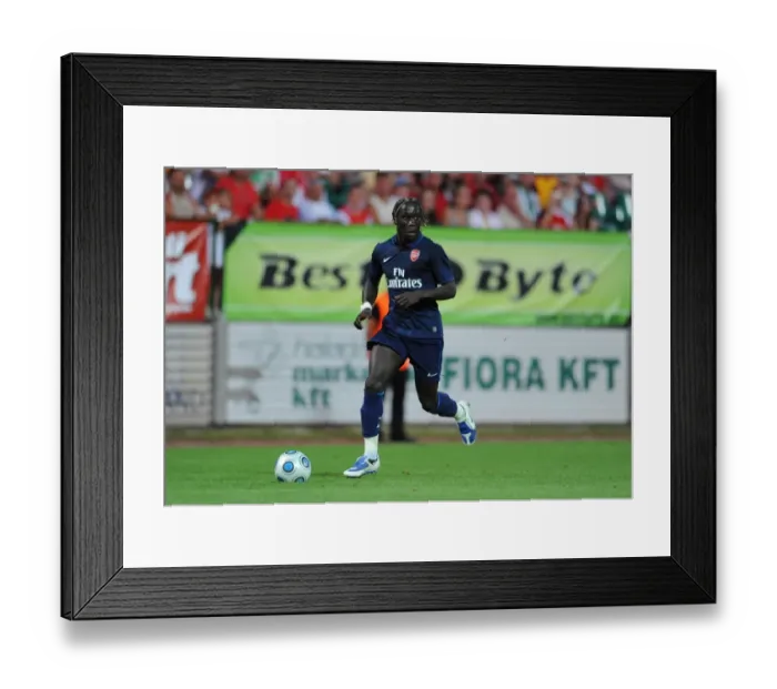 Framed Print : Arsenal's Bacary Sagna Shines in 5-0 Pre-Season Victory over Szombathelyi (2009) Framed Print : Arsenal's Bacary Sagna Shines in 5-0 Pre-Season Victory over Szombathelyi (2009)