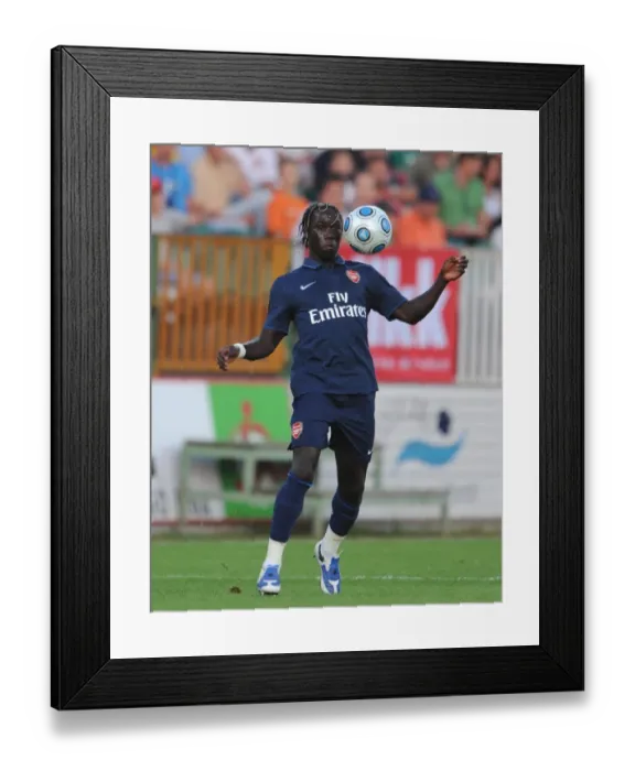 Framed Print : Arsenal's Unstoppable Sagna: 5-0 Pre-Season Victory Over Szombathelyi (2009)