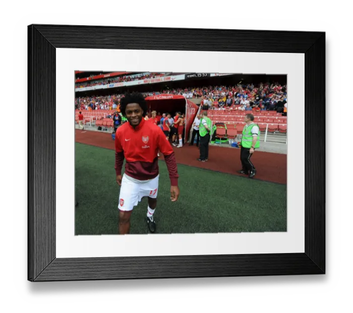 Framed Print : Alex Song in Action: Arsenal's Victory over Athletico Madrid, Emirates Cup 2009